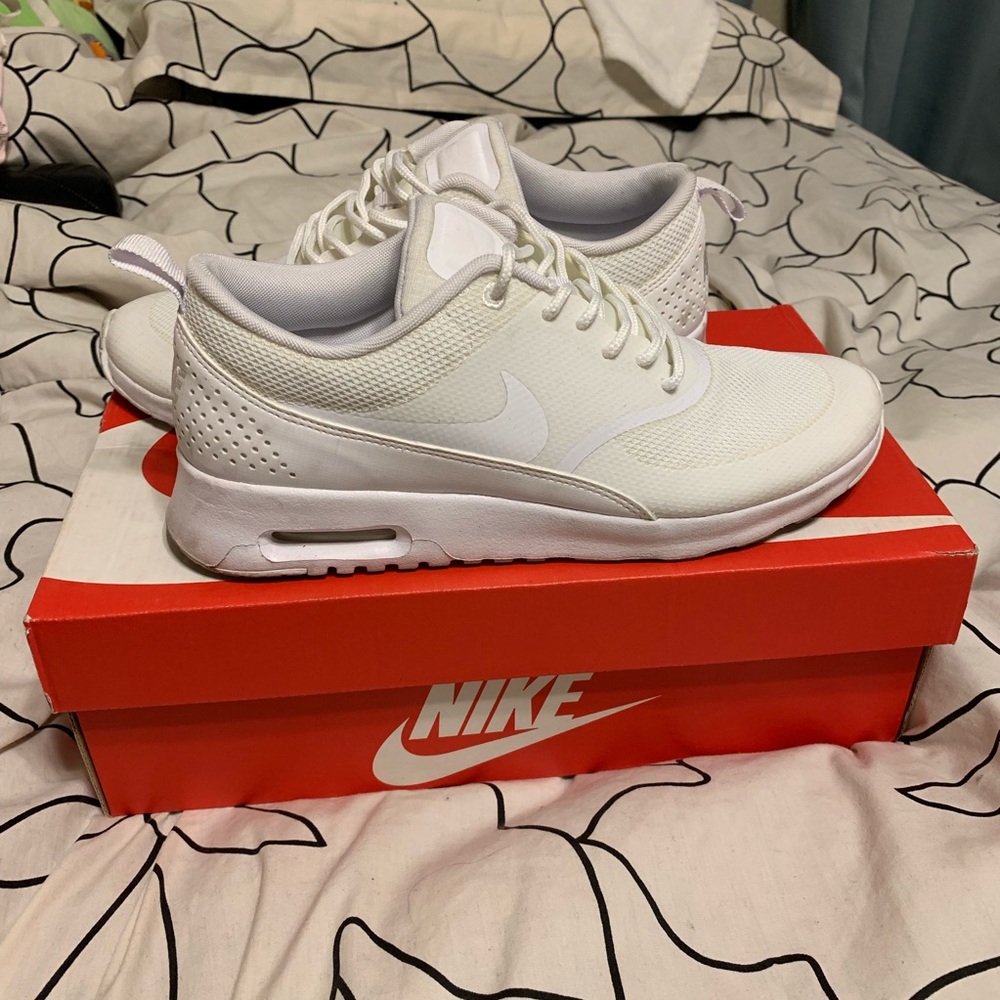 Women’s Nike Air Max Thea size 9
